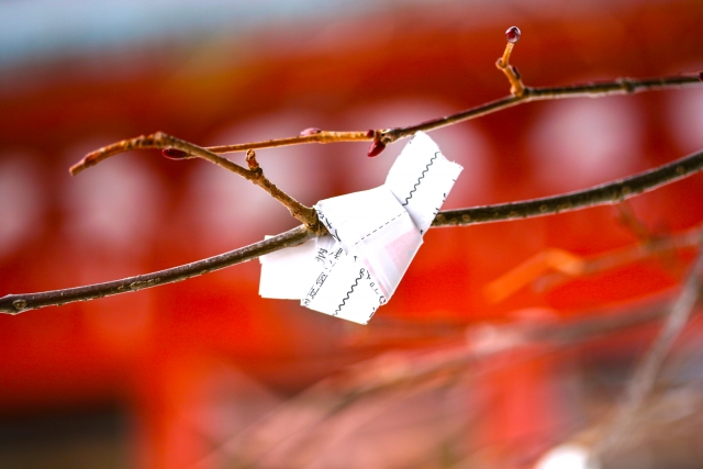 神社のおみくじ